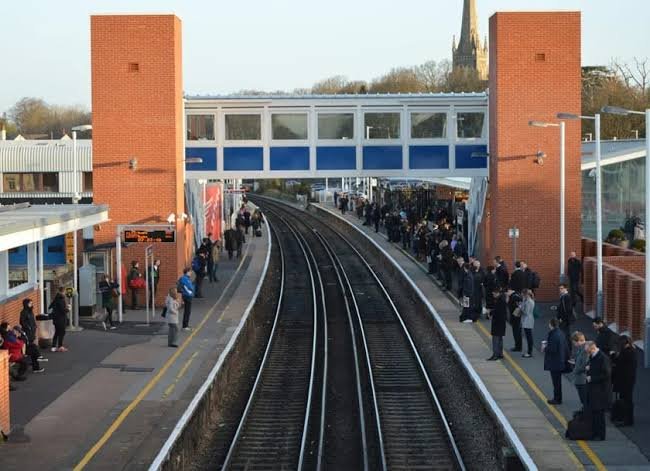 Wokingham Station to Heathrow airport transfer